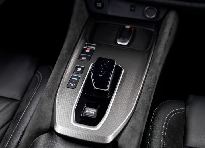 Technical specifications and characteristics for【Nissan Qashqai III Restyling】 - picture 9