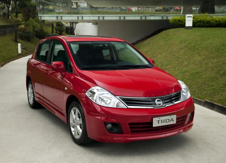Technical specifications and characteristics for【Nissan Tiida Hatchback】 - picture 1
