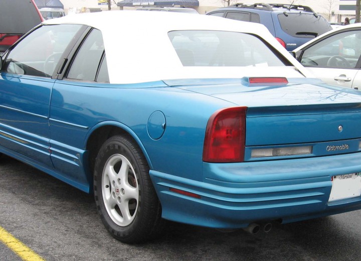 Technische Daten und Spezifikationen für Oldsmobile Cutlass Supreme Convertible - picture 3