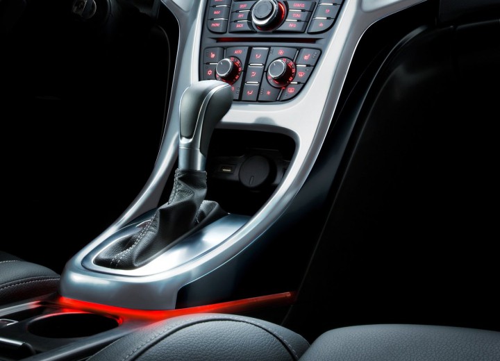 Caractéristiques techniques de Opel Astra J Restyling - picture 15