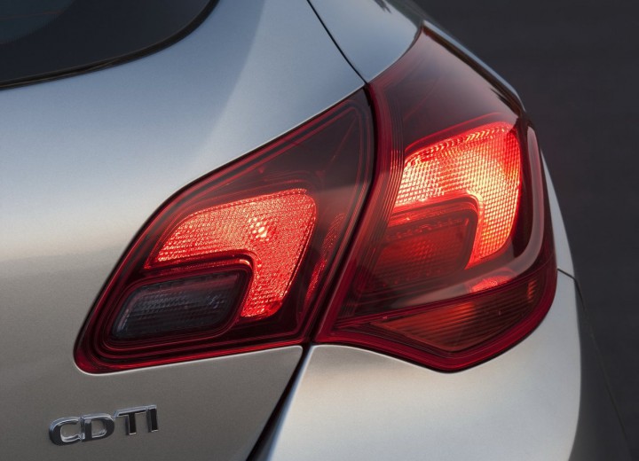 Caractéristiques techniques de Opel Astra J Restyling - picture 6