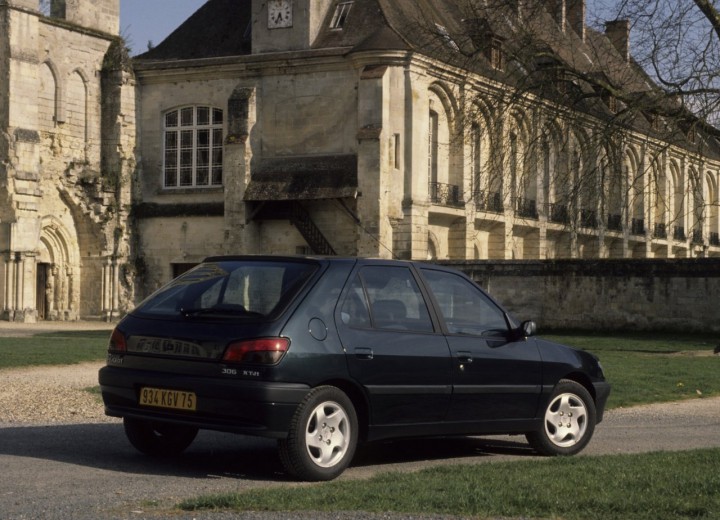 Technical specifications and characteristics for【Peugeot 306 (7B)】 - picture 3