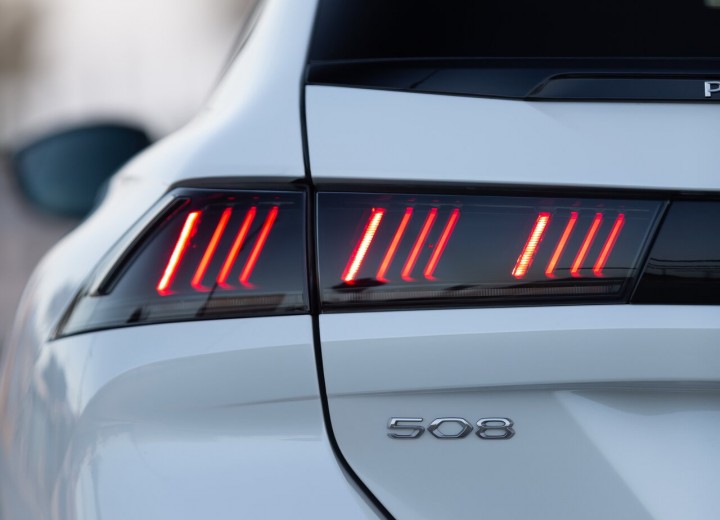 Technical specifications and characteristics for【Peugeot 508 II SW】 - picture 12