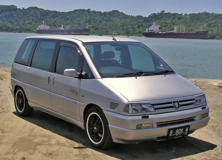 Technical specifications and characteristics for【Peugeot 806 (221)】 - picture 1