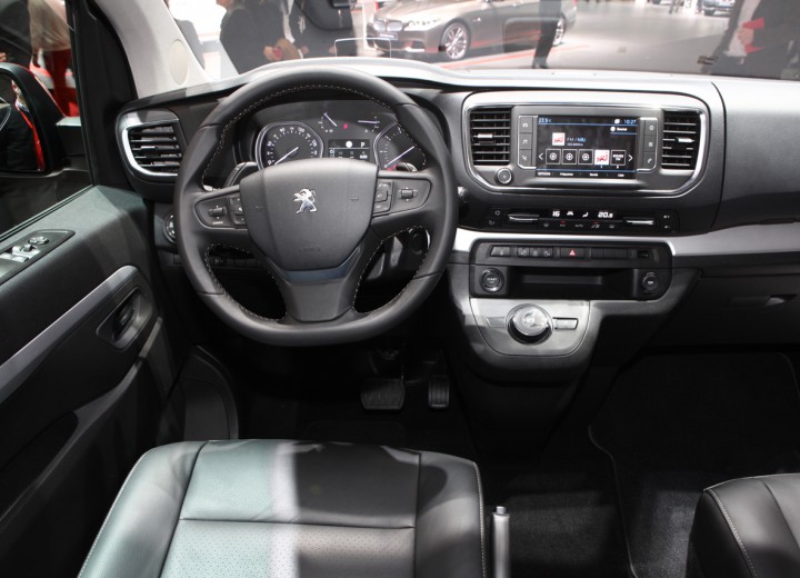 Especificaciones técnicas de Peugeot Traveler I - picture 4