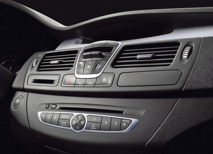 Технически характеристики за Renault Laguna Grandtour III - picture 4