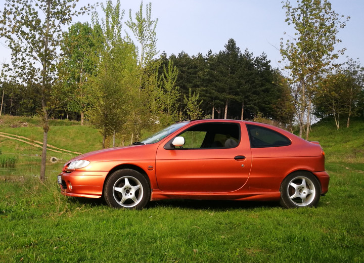 Technical specifications and characteristics for【Renault Megane Coach I (DA)】 - picture 4