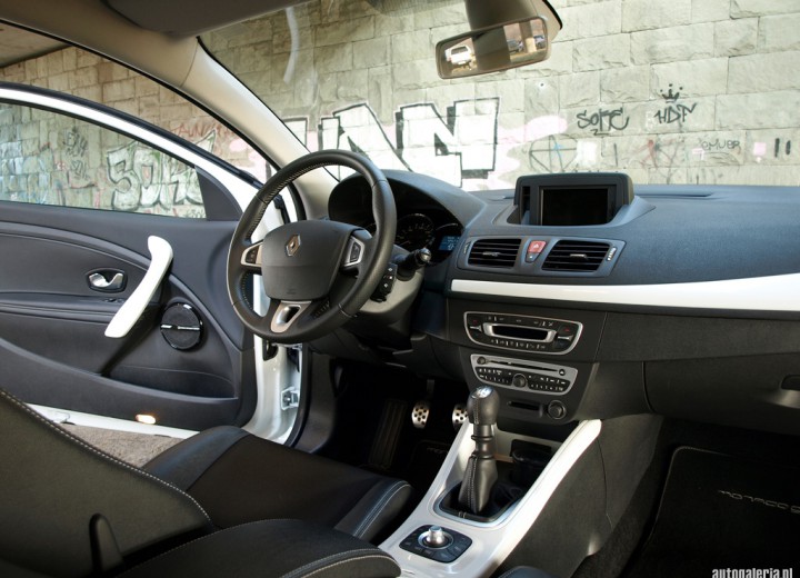 Технические характеристики о Renault Megane Coupe Monaco GP - picture 3