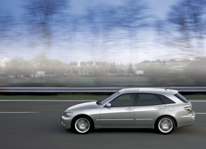 Технические характеристики о Toyota Altezza Gita - picture 2