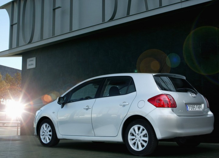 Technical specifications and characteristics for【Toyota Auris】 - picture 4