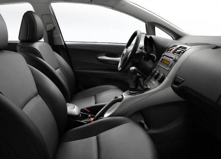 Technical specifications and characteristics for【Toyota Auris】 - picture 6