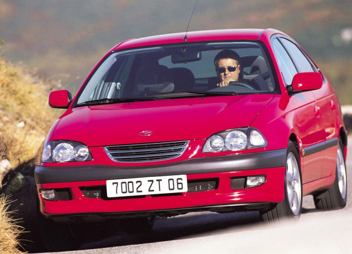 Technical specifications and characteristics for【Toyota Avensis Hatch (T22)】 - picture 1