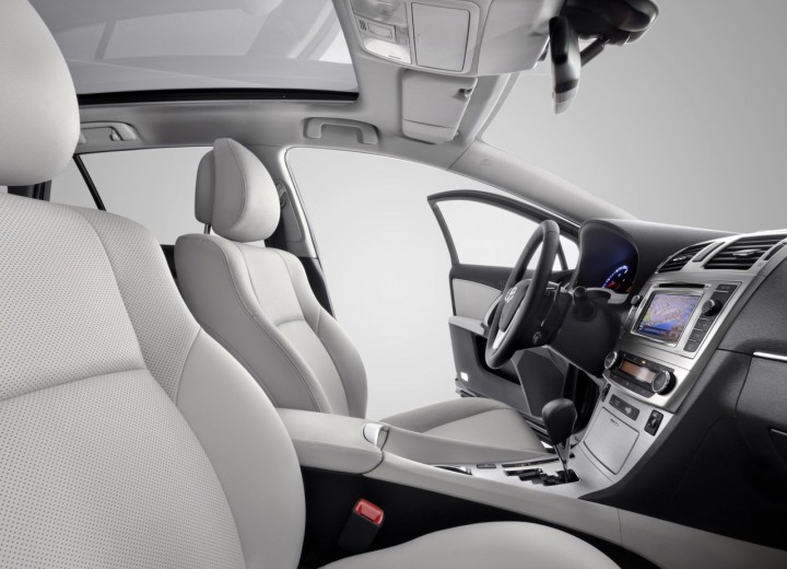 Technical specifications and characteristics for【Toyota Avensis III Restyling】 - picture 6
