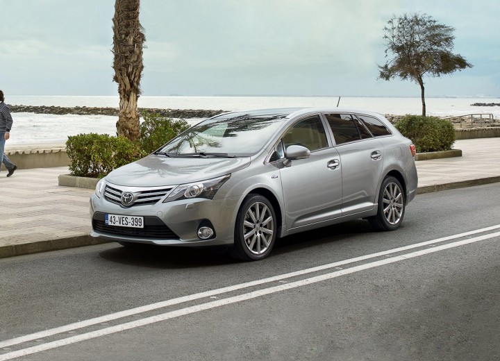 Technical specifications and characteristics for【Toyota Avensis Wagon III Restyling】 - picture 1