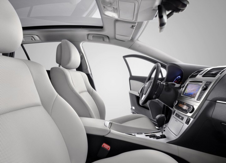Technical specifications and characteristics for【Toyota Avensis Wagon III Restyling】 - picture 9
