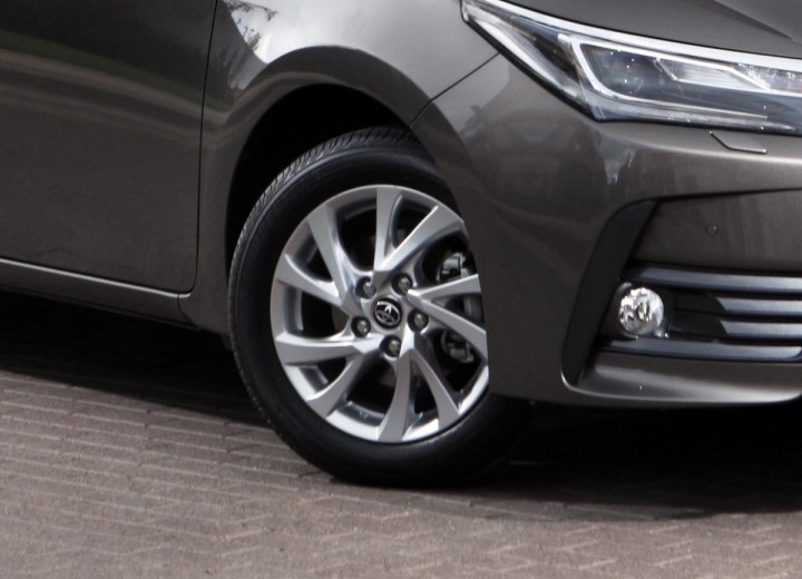 Technische Daten und Spezifikationen für Toyota Corolla XI (E160) Restyling  - picture 9