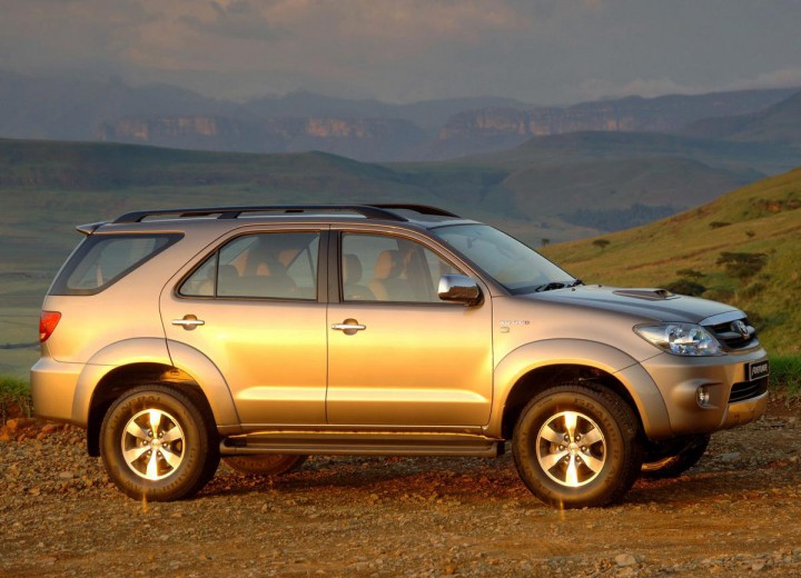 Technical specifications and characteristics for【Toyota Fortuner】 - picture 2