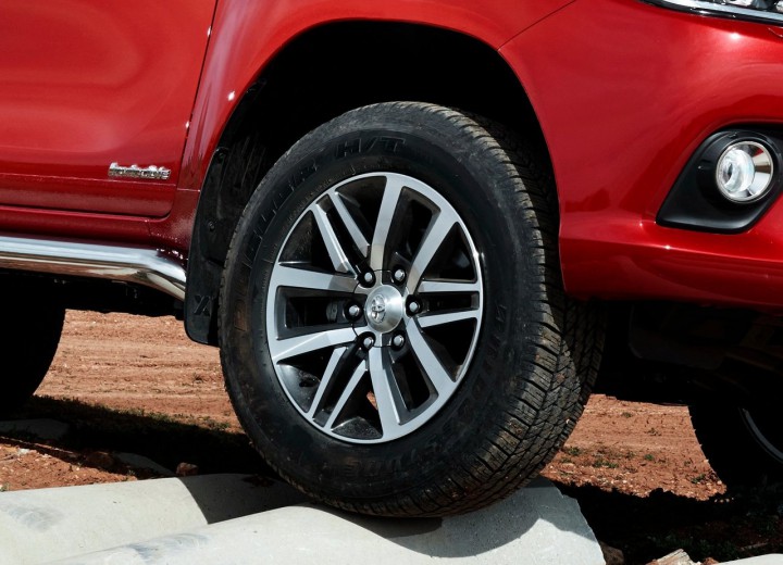 Technical specifications and characteristics for【Toyota Hilux VIII】 - picture 16