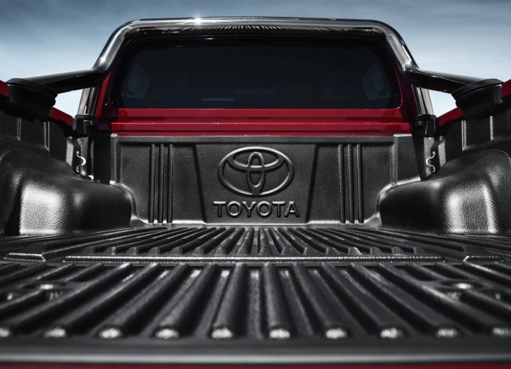 Technical specifications and characteristics for【Toyota Hilux VIII】 - picture 18