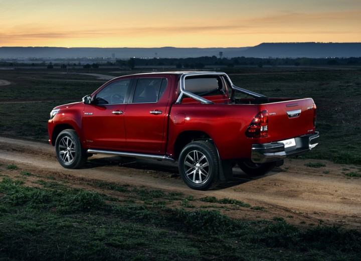 Technical specifications and characteristics for【Toyota Hilux VIII】 - picture 3