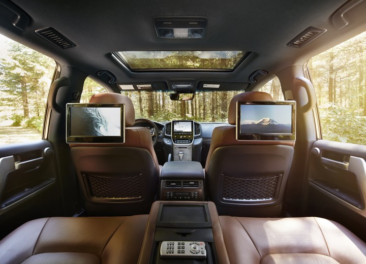 Caractéristiques techniques de Toyota Land Cruiser 200 Restyling II - picture 8