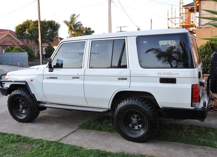 Caractéristiques techniques de Toyota Land Cruiser 76 (HZJ76) - picture 2