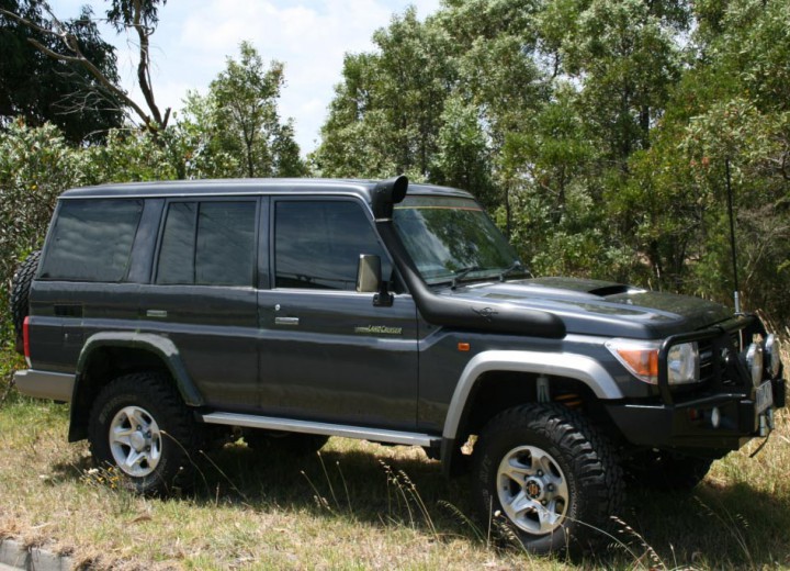 Caractéristiques techniques de Toyota Land Cruiser 76 (HZJ76) - picture 3