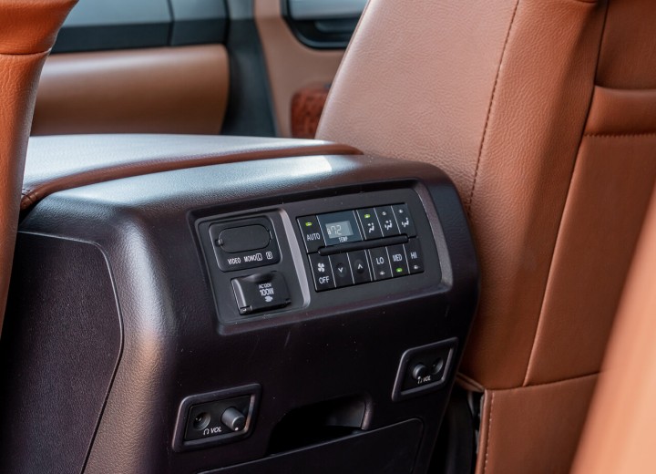 Технические характеристики о Toyota Sequoia II Restyling - picture 11