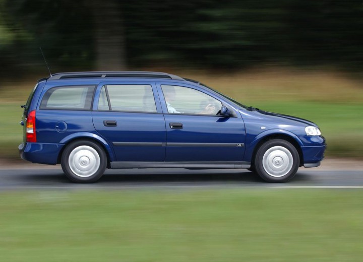 Technical specifications and characteristics for【Vauxhall Astra Mk IV Estate】 - picture 2