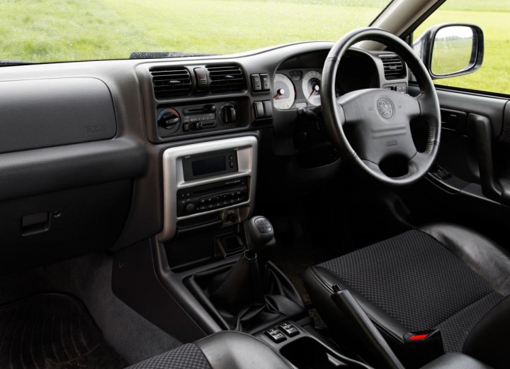 Technical specifications and characteristics for【Vauxhall Frontera Mk II】 - picture 3