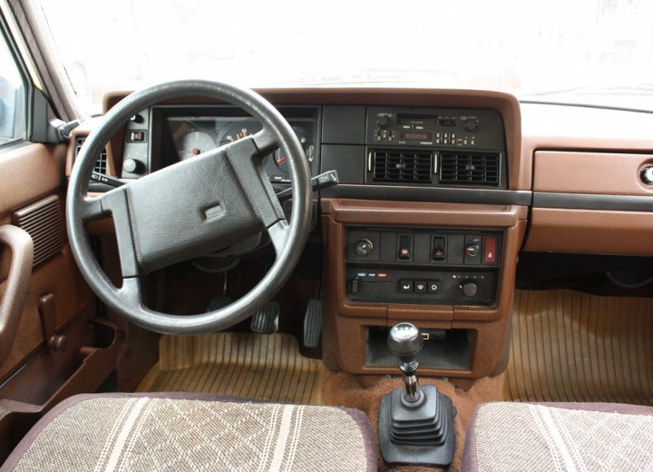 Технически характеристики за Volvo 240 Combi (P245) - picture 7