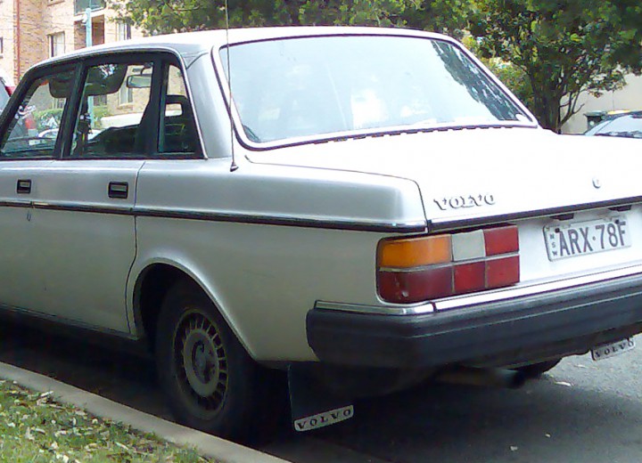 Технически характеристики за Volvo 240 (P242,P244) - picture 4