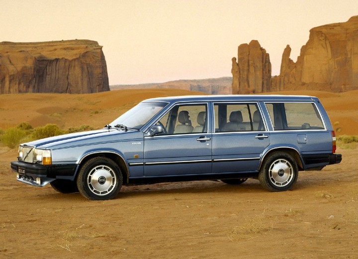 Technical specifications and characteristics for【Volvo 760 Kombi (704,765)】 - picture 1