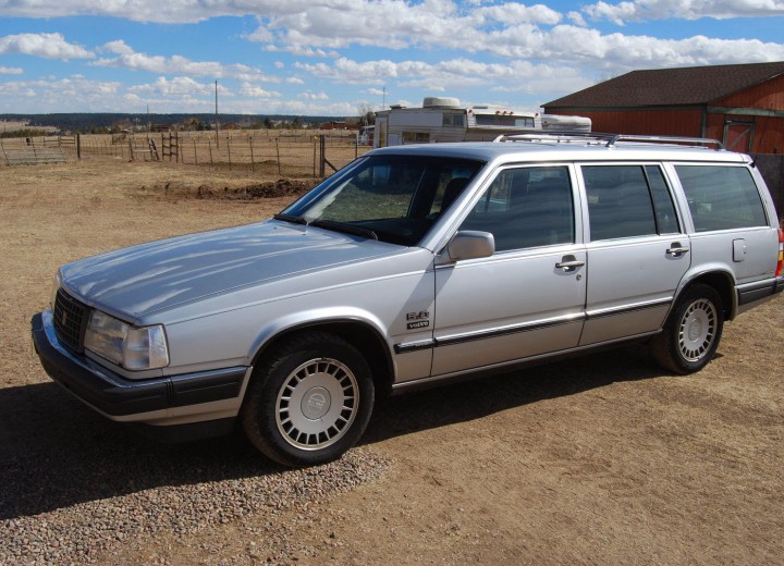 Technical specifications and characteristics for【Volvo 760 Kombi (704,765)】 - picture 2