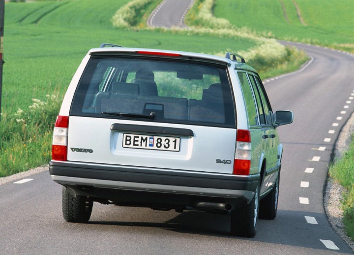 Technical specifications and characteristics for【Volvo 940 Combi (945)】 - picture 4