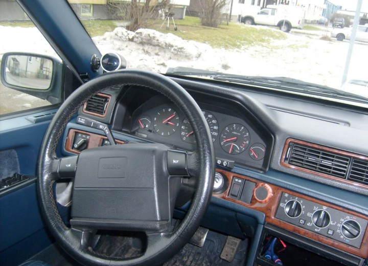 Technical specifications and characteristics for【Volvo 940 Combi (945)】 - picture 9