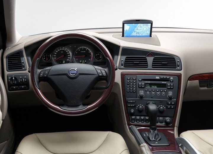 Технически характеристики за Volvo XC70 I Restyling - picture 3